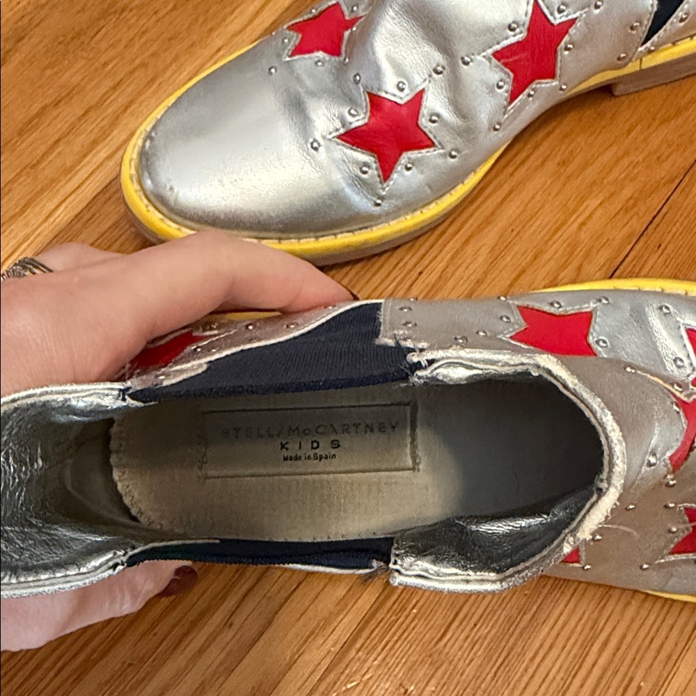 Stella McCartney Silver Boots with Red Stars - Picture 4 of 4